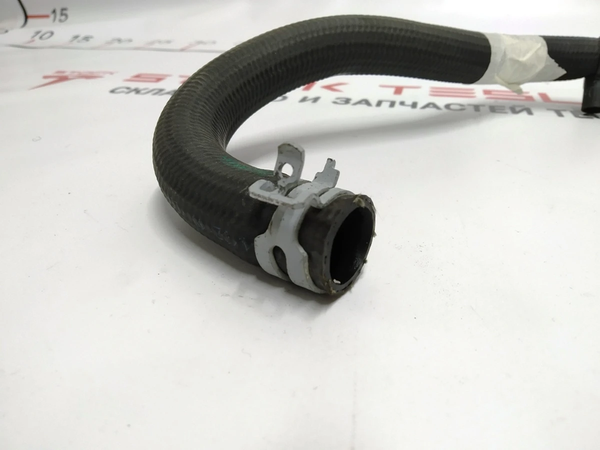 1 Шланг системи охолодження насос чарджер Tesla Model S REST 1065387-00-C