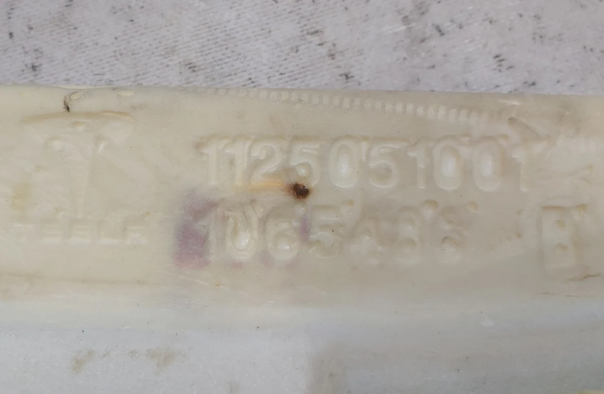 2 Пінний наповнювач бічної підтримки пасажирського сидіння правий Tesla model REST, model X 9876524