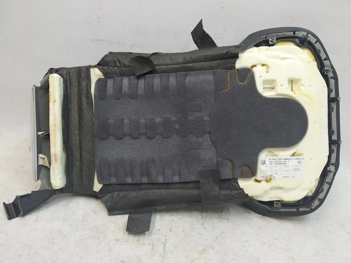 1 Спинка сидіння 1-го ряду PUR BLK в зборі з підігрівом та датчиком температури Tesla model S REST 1065503-06-D