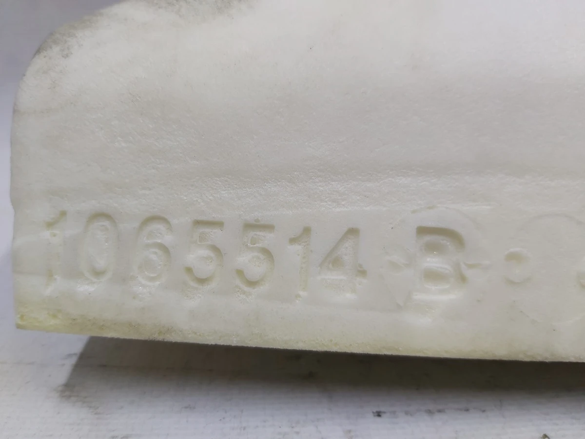 10 Пінний наповнювач бічної підтримки сидіння 2-го ряду під airbag Tesla Model X 1076089