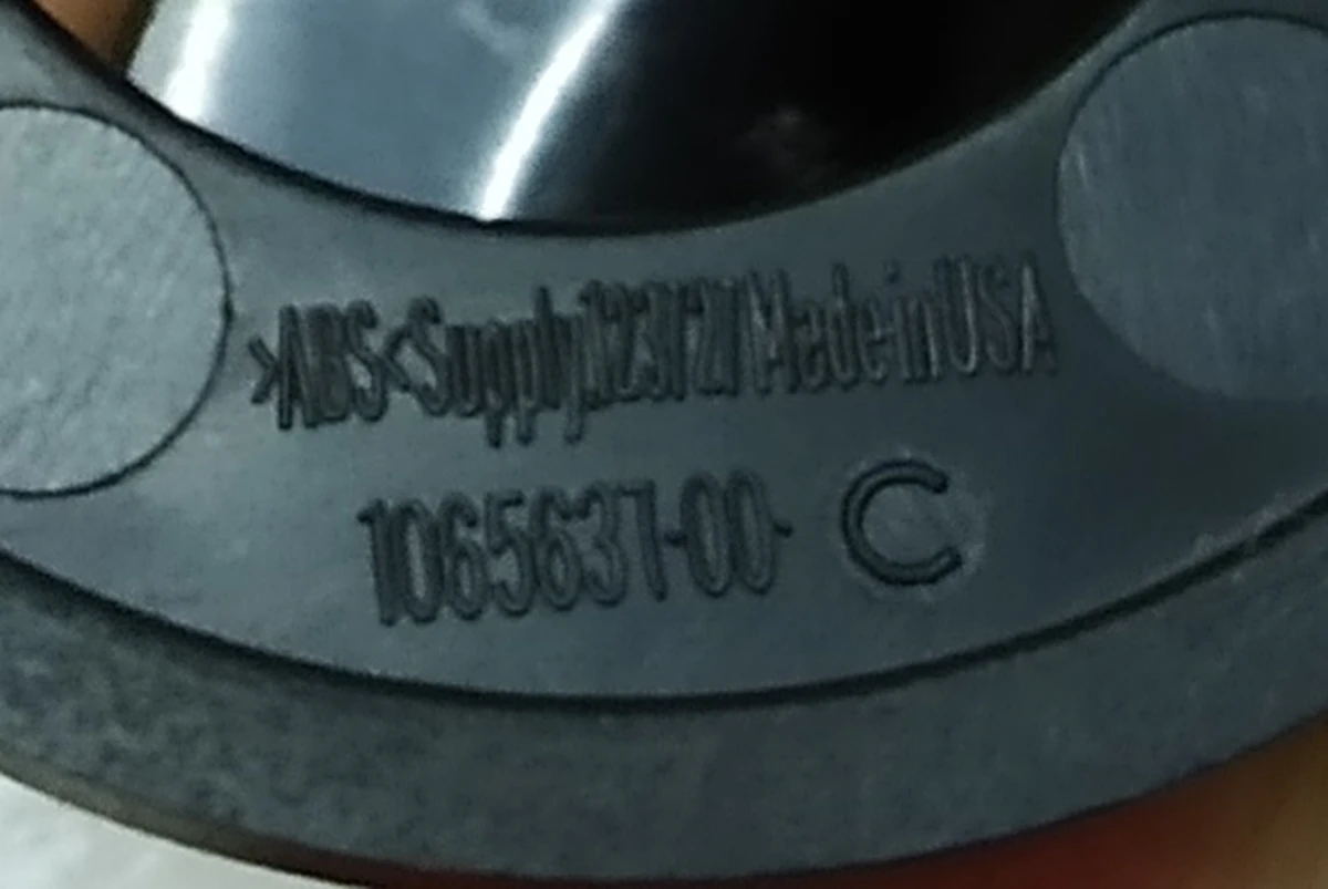 23 Заглушка амортизатора дверей задніх Tesla model X 1065637-00-C