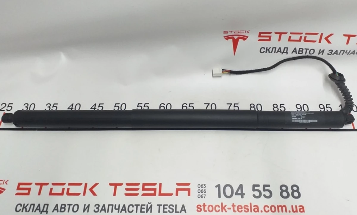 5 Амортизатор (привод электрический) крышки багажника левый некондиция Tesla model X 1065664-00-B