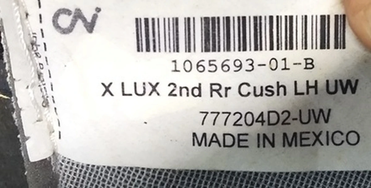 1 Обшивка нижньої частини одинарного лівого сидіння 2-го ряду LUX ULTRA WHTE Tesla Model X 1076072