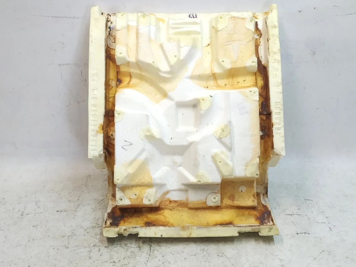 Пінний наповнювач спинки сидіння 3-го ряду правого Tesla Model X 1065699C