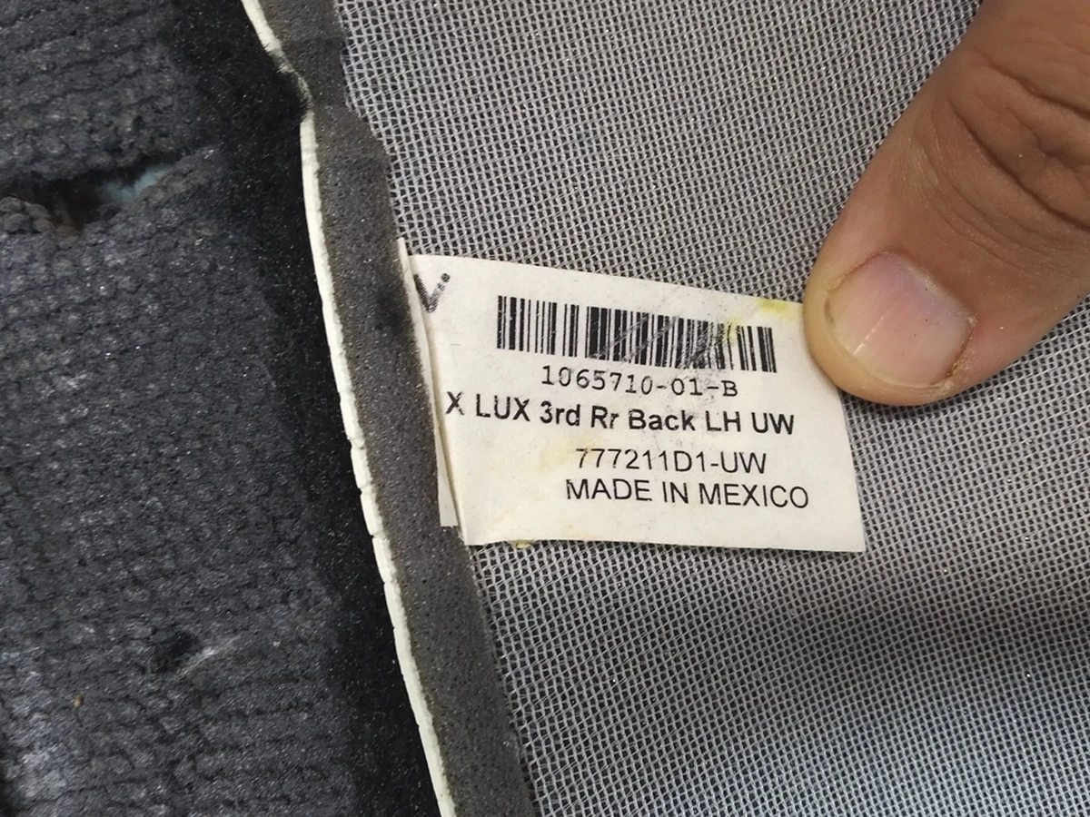 1 Обшивка спинки 3-го ряду сидінь ліва LUX ULTRA WHITE Tesla Model X 1074842-04-C