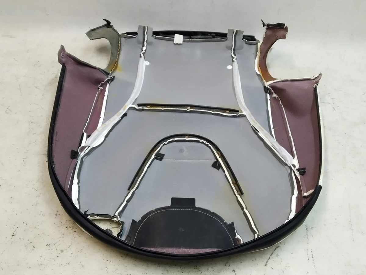 1 Обшивка спинки 3-го ряда сидений правая LUX ULTRA WHITE Tesla Model X 1074842-04-C