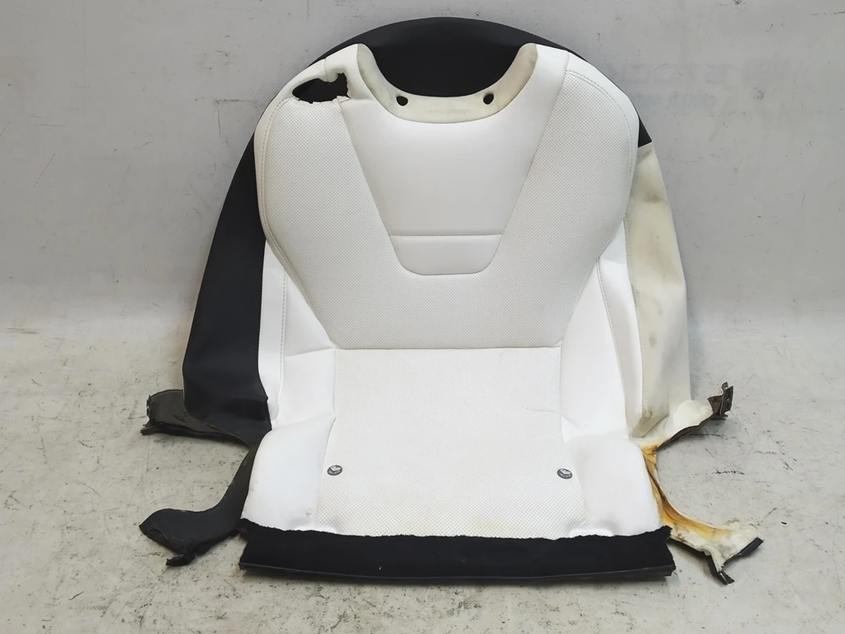 1 Обшивка спинки 3-го ряда сидений правая LUX ULTRA WHITE Tesla Model X 1074842-04-C