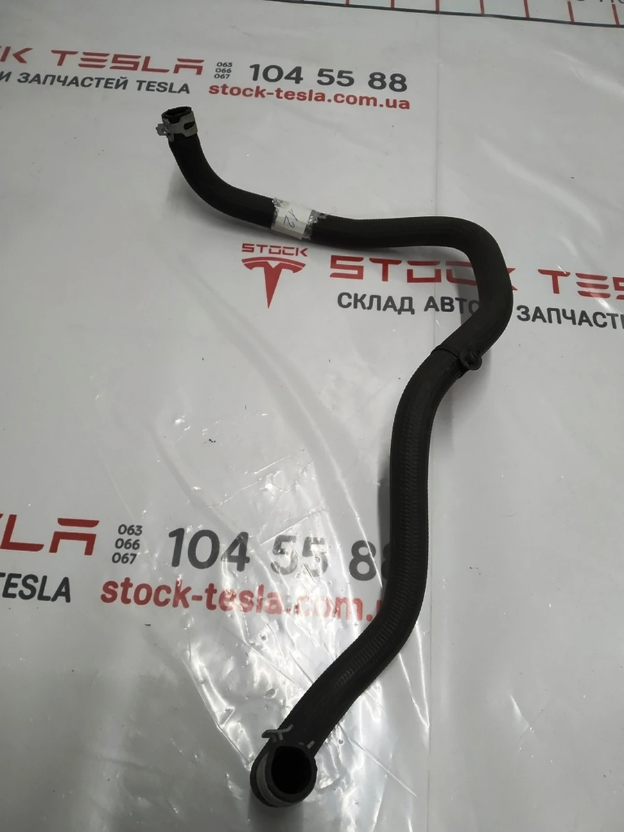 34 Battery cooling hose from chiller to pump Tesla model S REST 1065816-00-B