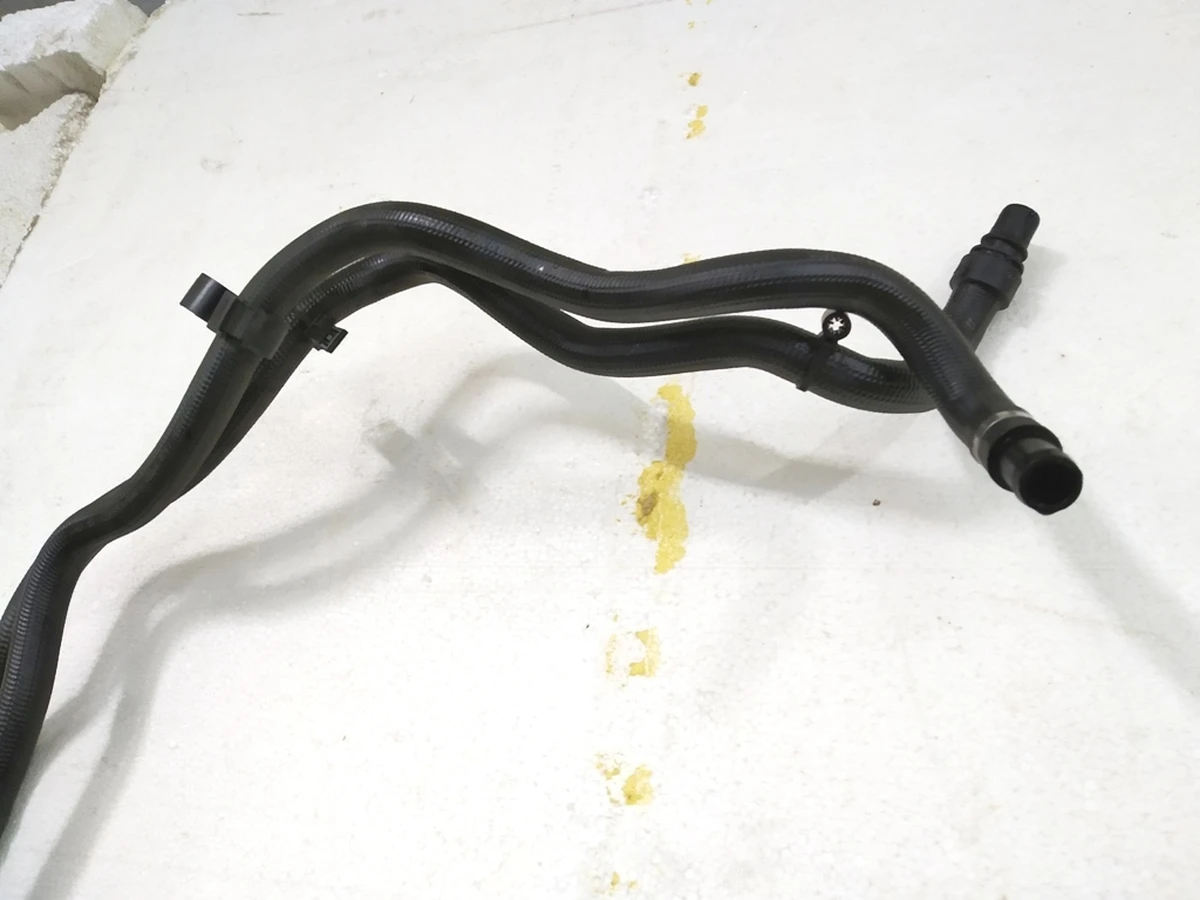 8 Трубопровод порога Tesla model S REST 1065887-00-E