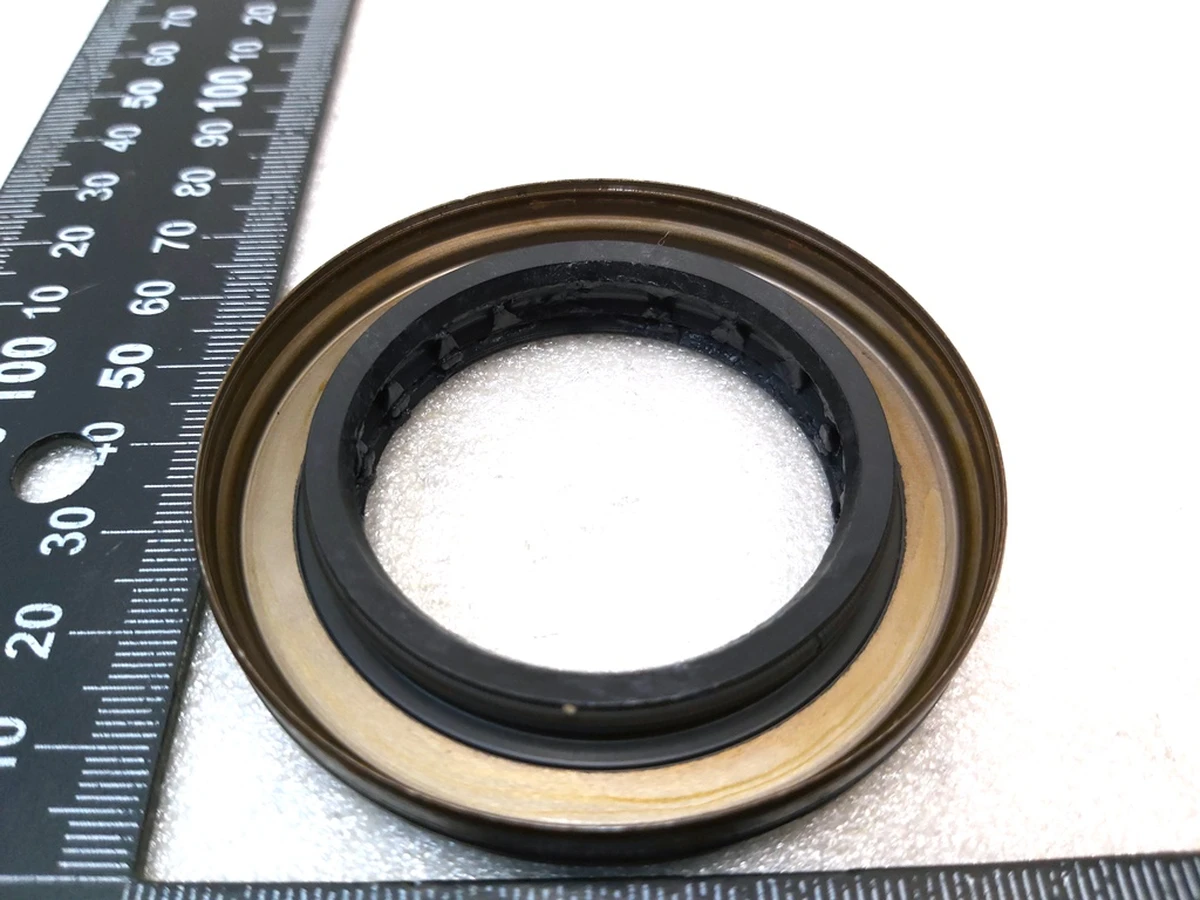 Сальник напівосі двигуна HNBR 44 X 67 Tesla all models 1065932-00-A