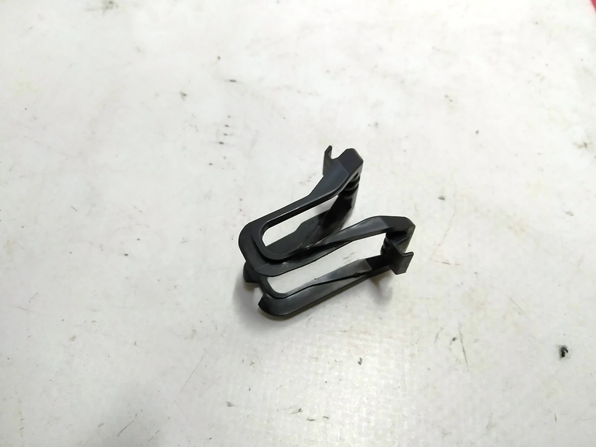 11 Направляющая замка двери (пластик) задней левой/правой Tesla model X 1066141-00-E