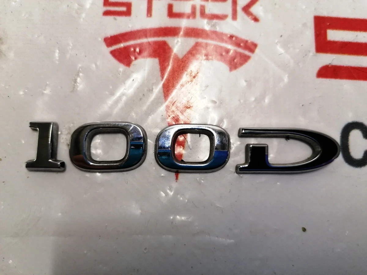 12 Emblem 100D trunk lid Tesla model X 1066305-00-A