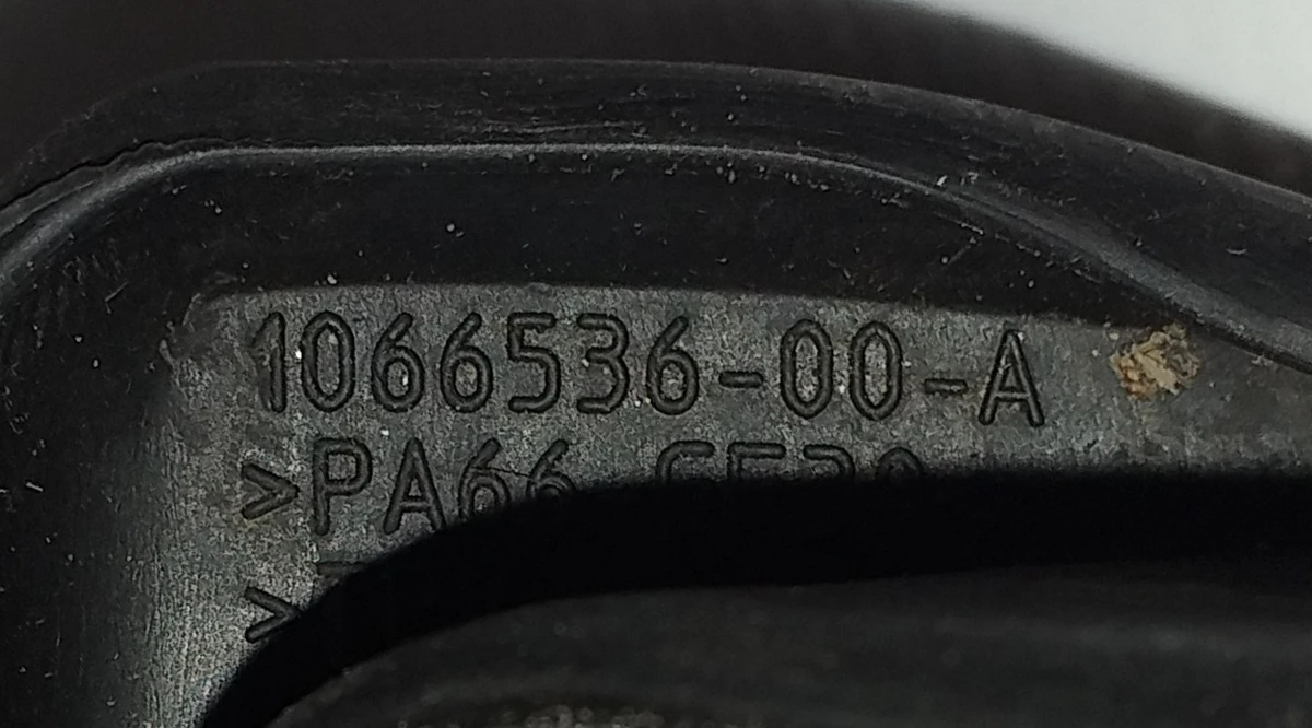 1 Уплотнитель верхней панели двери задней правой Tesla model X 1483698-00-B