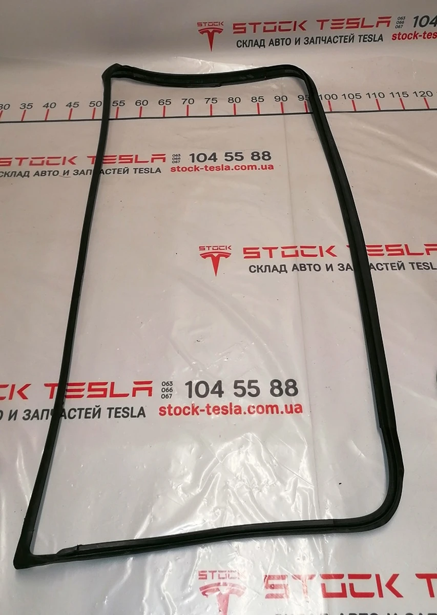 Уплотнитель верхней панели двери задней правой (разорван по шву) Tesla model X 1049388-00-C