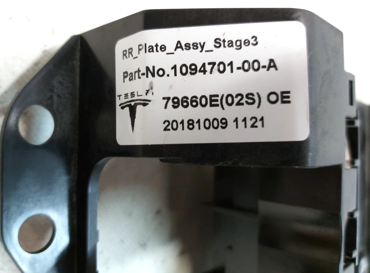 Second row seat slide, single lower part Tesla Model X 1094701-00-A