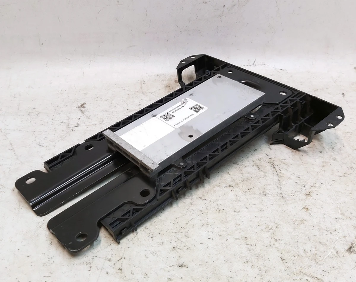 Second row seat slide, single lower part Tesla Model X 1094701-00-A