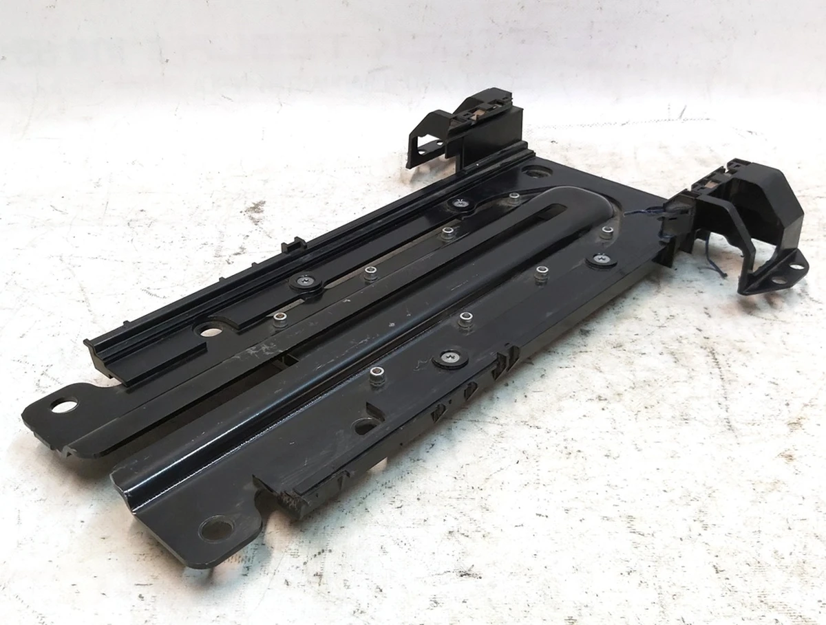 Second row seat slide, single lower part Tesla Model X 1094701-00-A