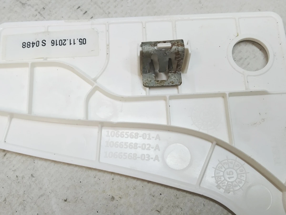 3 COVER HEADREST  (plastic)  headrest seats driver / pass WHITE Tesla Model S REST,  Model X 1065501-01-A