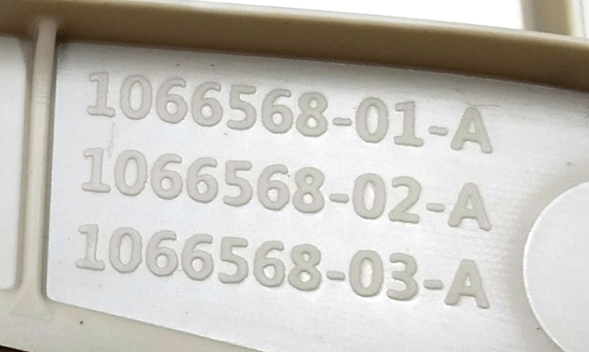 5 Декоративна накладка (пластик) мех. рег. підголівника сидіння 1-го ряду TAN Tesla model S REST, model X 1065501-03-B