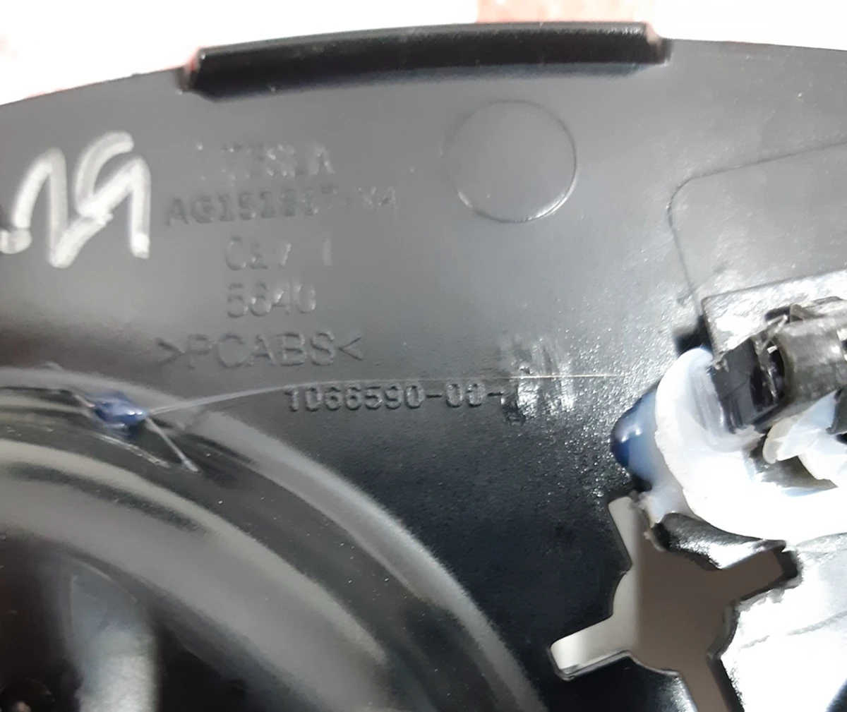 7 CVR ASY RECL MX LHS OTR HI GLOSS Tesla model S REST, model X 1066590-00-B