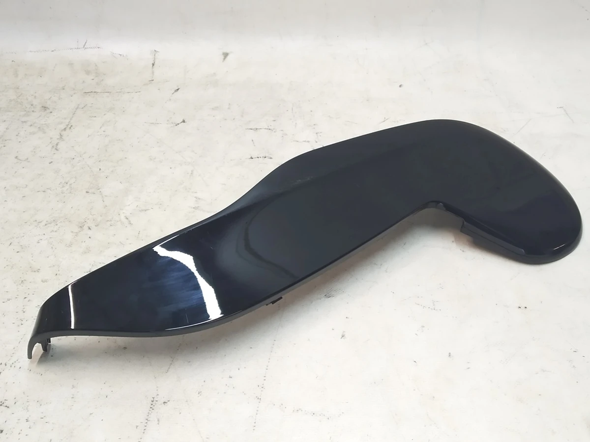 5 Накладка декоративна сидіння водія нижня права глянцева (пошкодження) Tesla model S, model X 1066595-00-A