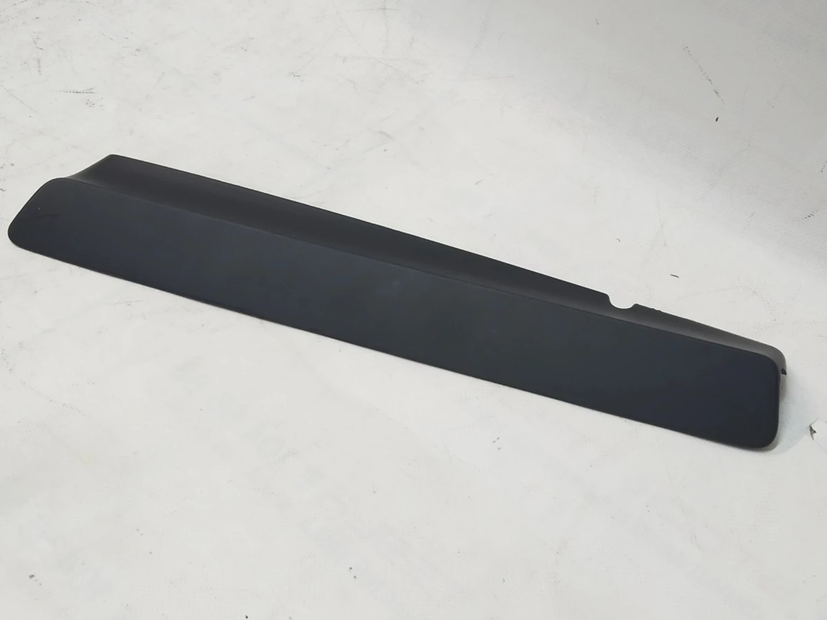 13 Накладка декоративна санчат сидіння водія нижня ліва довга Tesla Model X 1066616-00-A