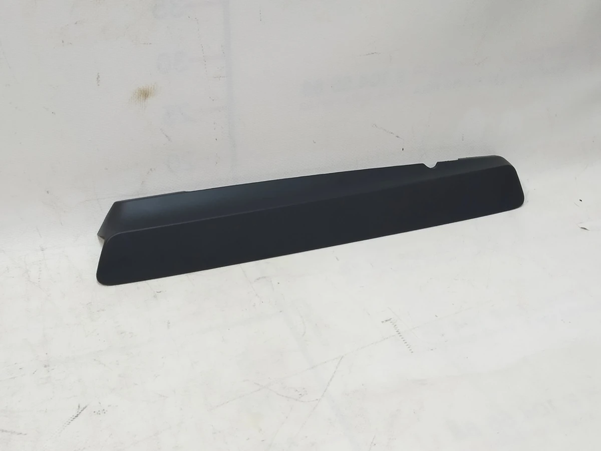 13 Накладка декоративна санчат сидіння водія нижня ліва довга Tesla Model X 1066616-00-A