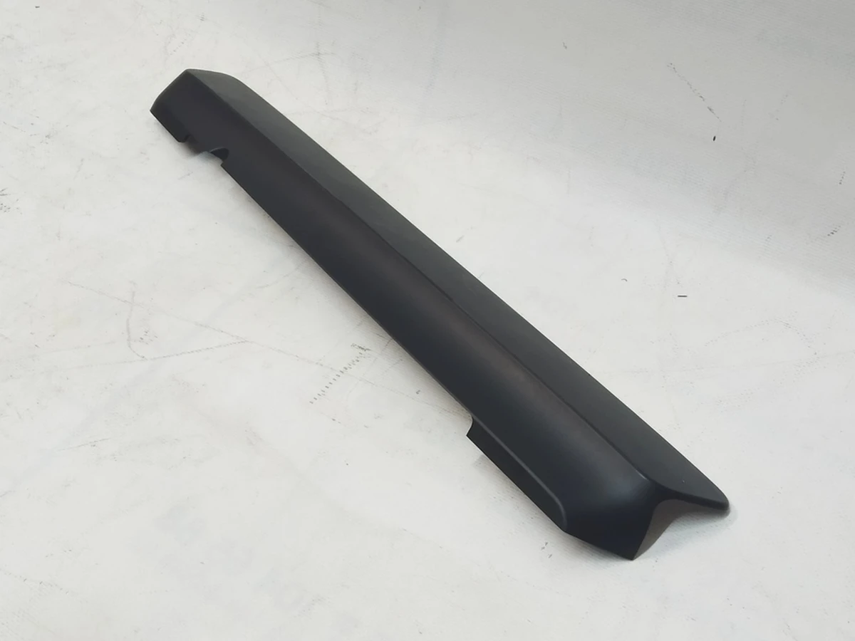 13 Накладка декоративна санчат сидіння водія нижня ліва довга Tesla Model X 1066616-00-A