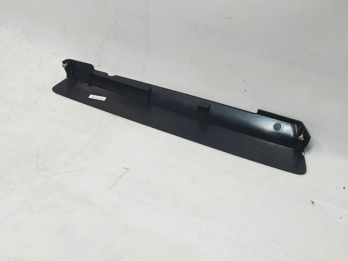 13 Накладка декоративна санчат сидіння водія нижня ліва довга Tesla Model X 1066616-00-A