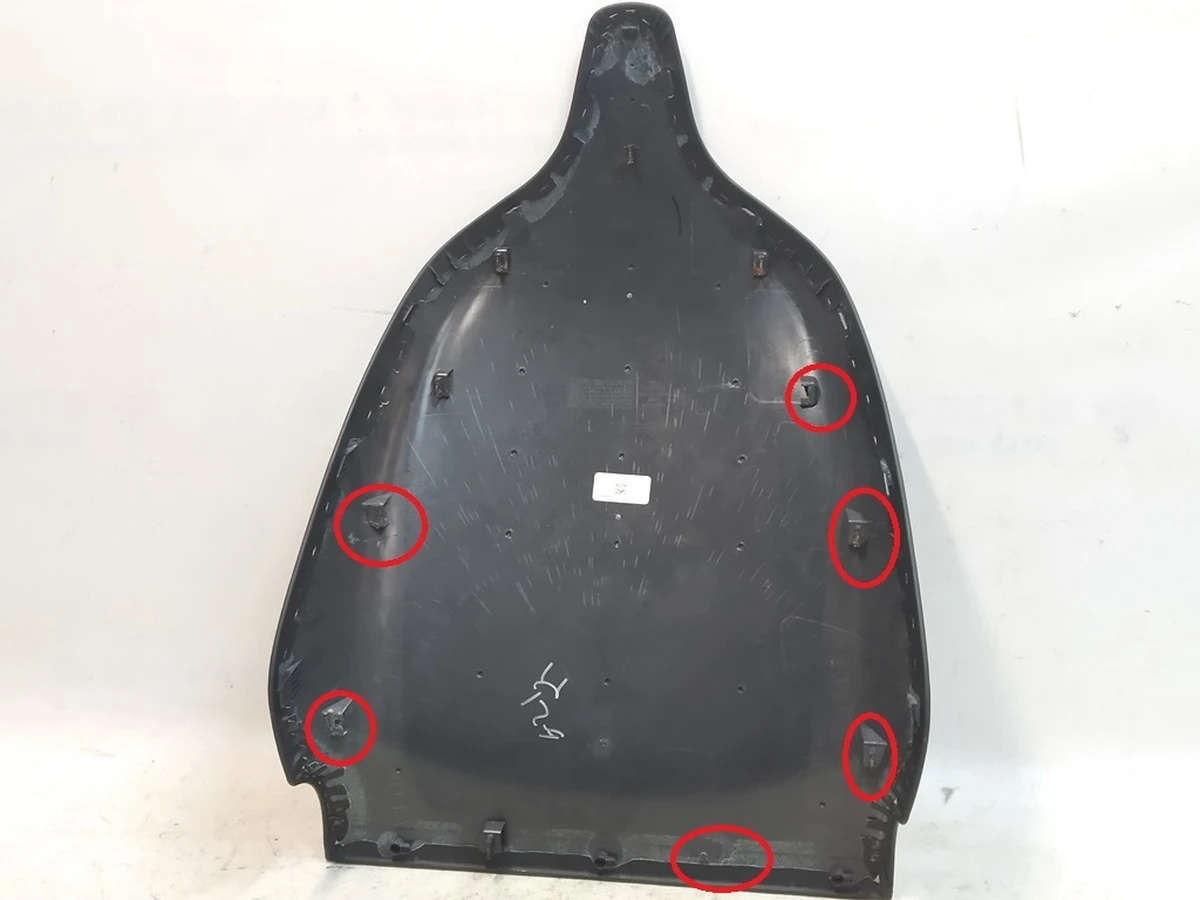 1 Чехол-накладка задняя спинки сиденья 1-го ряда кожзам (повреждение) Tesla Model S REST, Model X 1066790-00-A