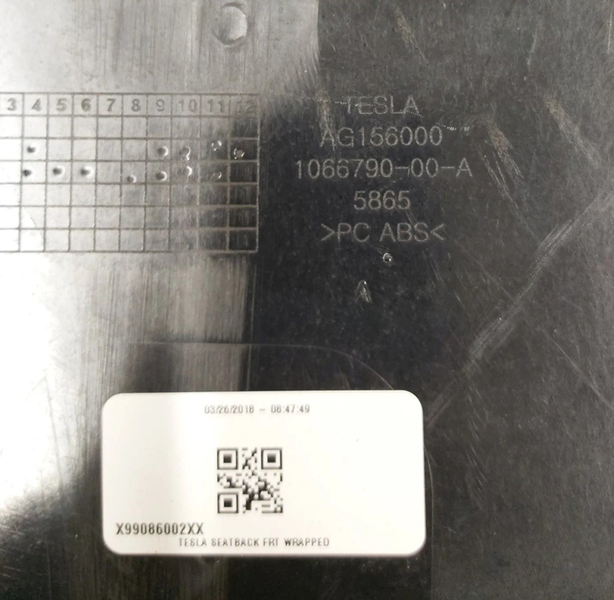 1 Чохол-накладка задня спинка сидіння водія/пасажира шкіра з пошкодженням Tesla model S REST model X 1066790-00-A