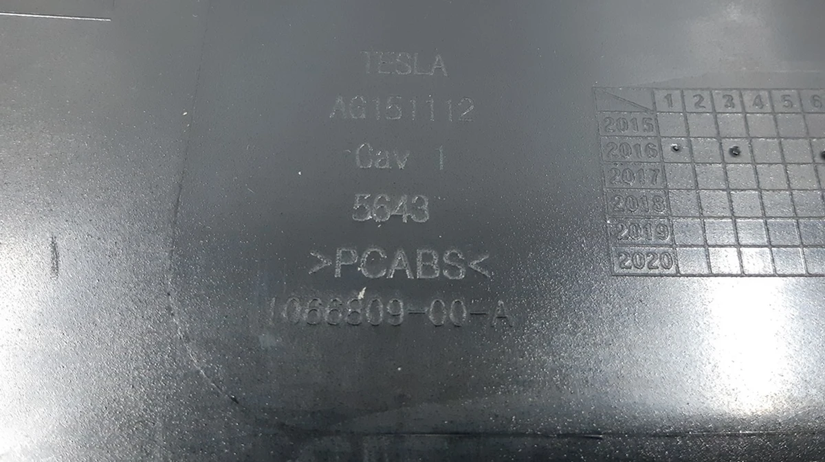 11 2nd row rear seat back pad cover right glossy Tesla model X 1066809-00-B