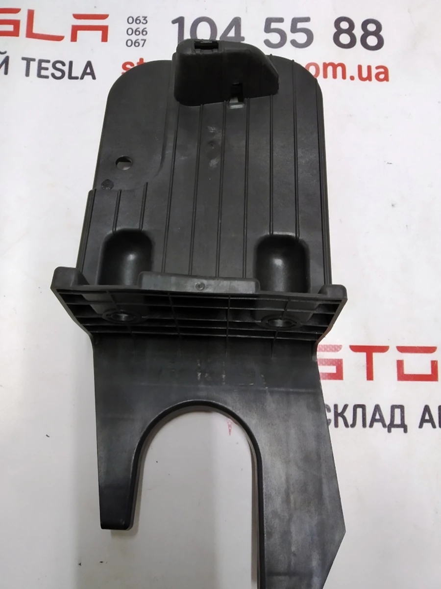 22 Кронштейн (опора) полиці багажного відсіку правий Tesla model X 1066848-00-E