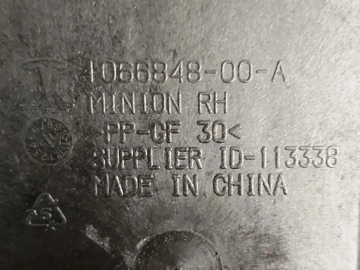 14 Кронштейн (опора) полки багажного отсека правый Tesla model X 1066848-00-E