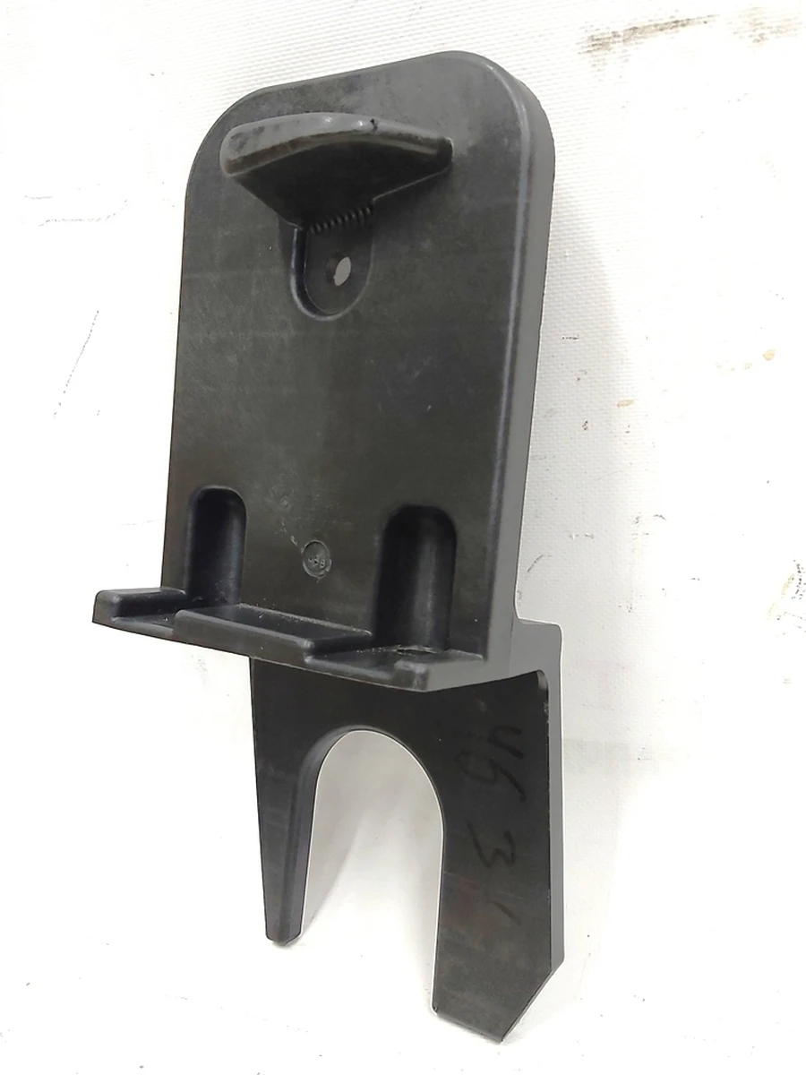 14 Кронштейн (опора) полки багажного отсека правый Tesla model X 1066848-00-E