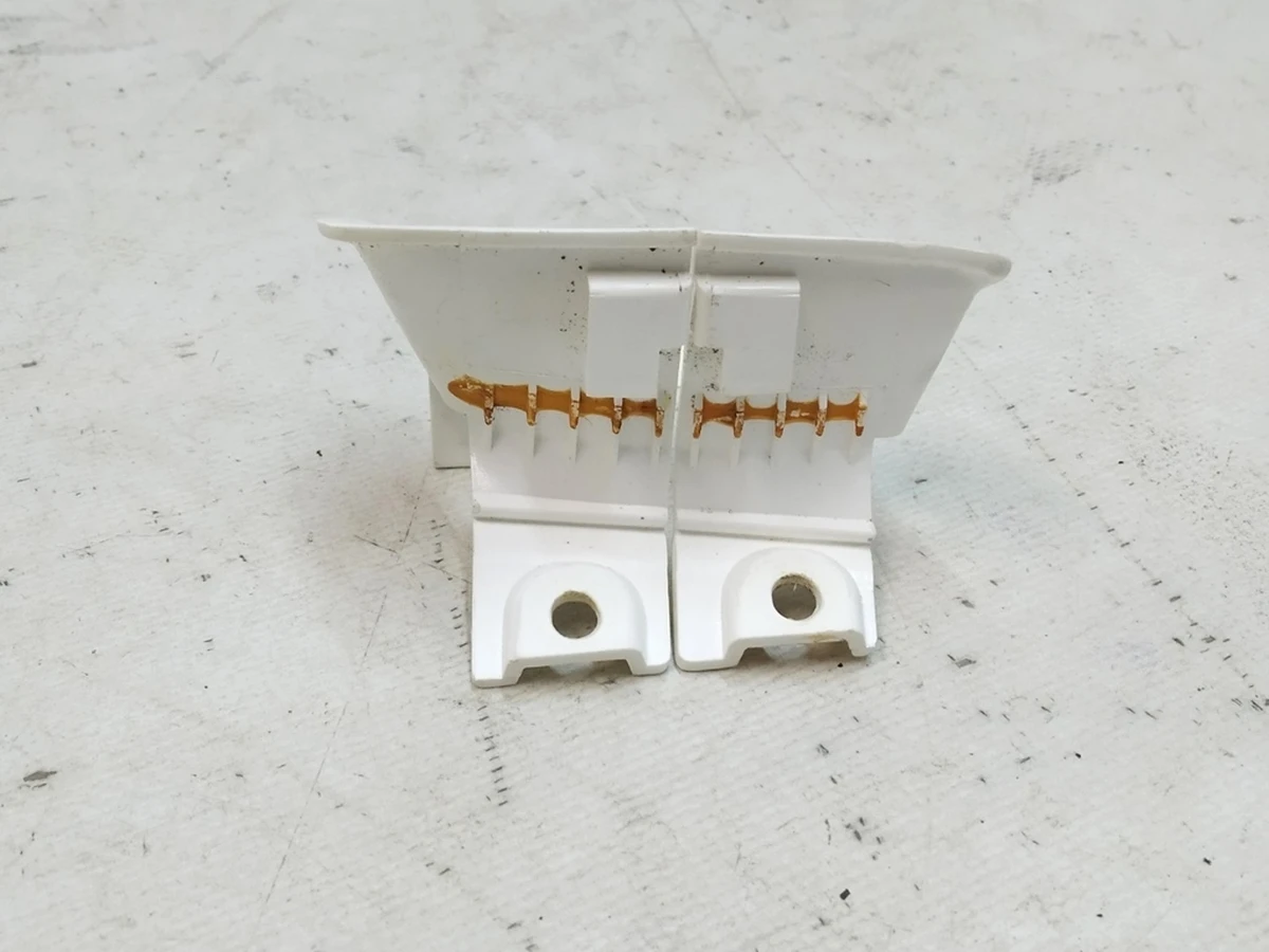 10 3RD row seatbelt escutcheon - LH secondhand WHITE Tesla Model X 1066889-01-B