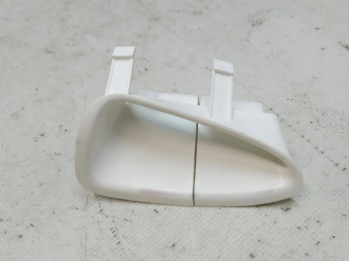 10 Накладка ременя безпеки 3-го ряду сидінь біла (white) ліва вживана Tesla Model X 1066889-01-B