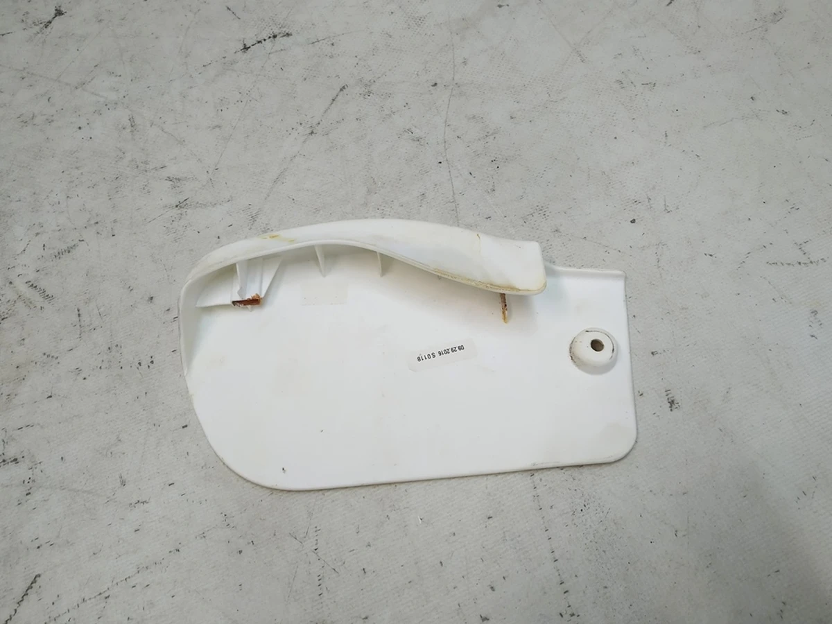 7 Накладка відхилення 3-го ряду сидінь біла (white ) ліва вживана Tesla Model X 1066891-01-C