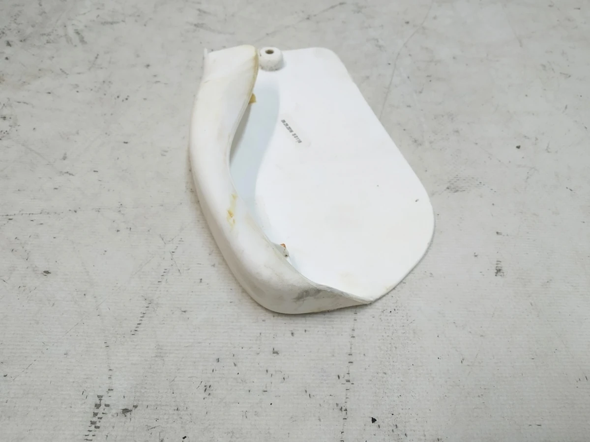 7 Накладка відхилення 3-го ряду сидінь біла (white ) ліва вживана Tesla Model X 1066891-01-C