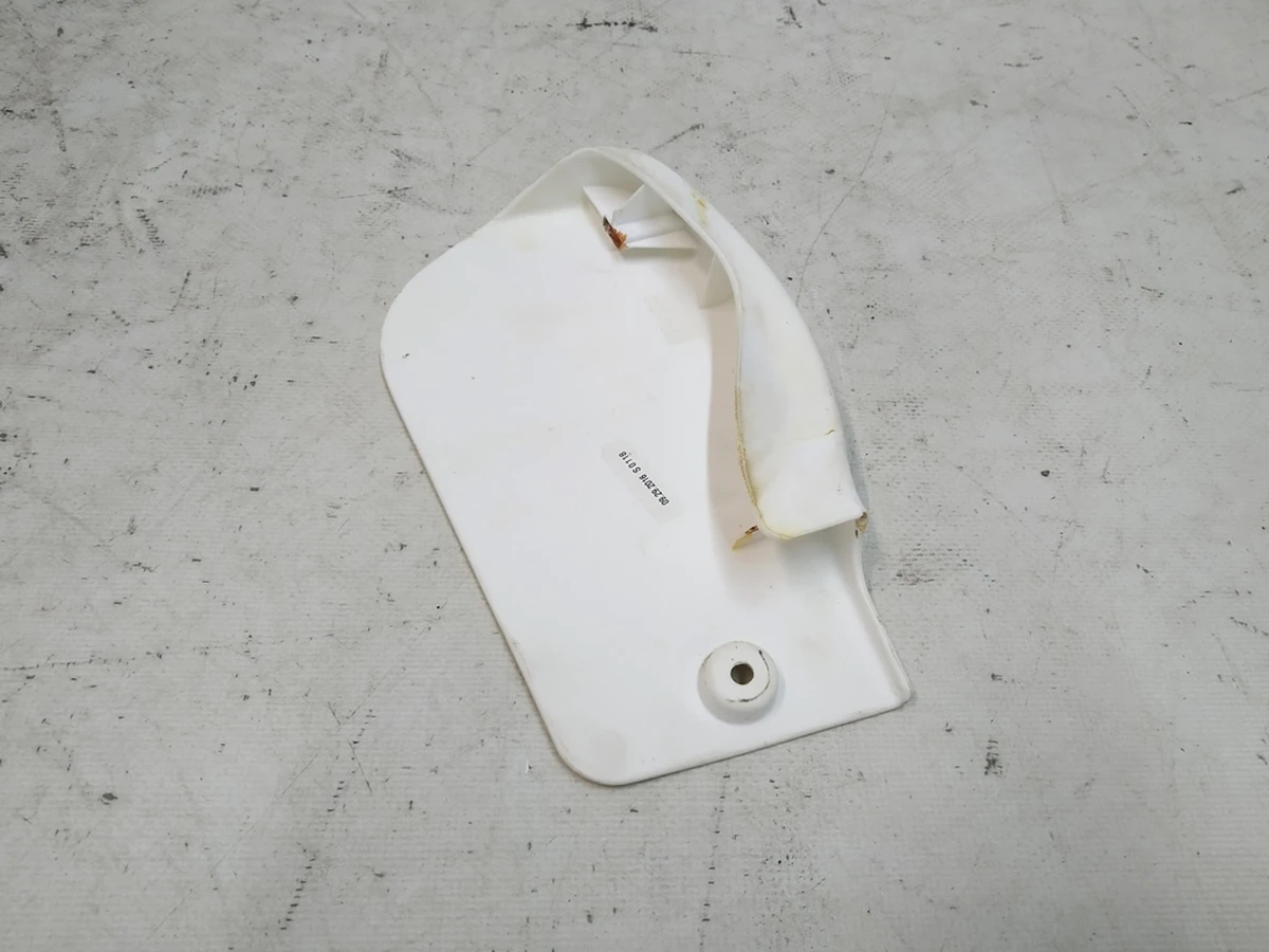 7 Накладка відхилення 3-го ряду сидінь біла (white ) ліва вживана Tesla Model X 1066891-01-C