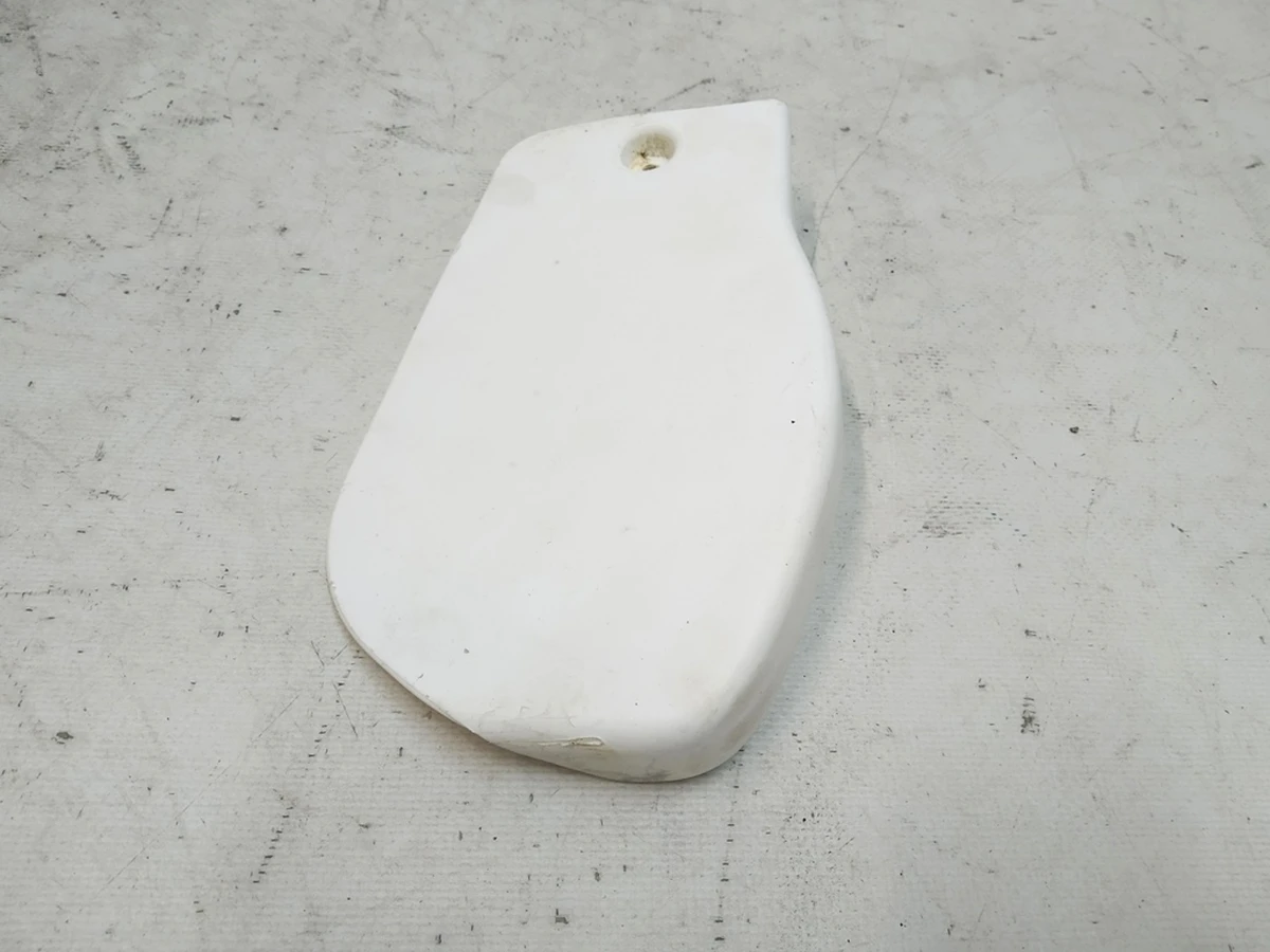 7 Накладка відхилення 3-го ряду сидінь біла (white ) ліва вживана Tesla Model X 1066891-01-C