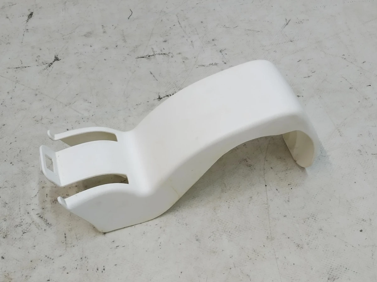 12 Накладка відкидання 3-го ряду сидінь біла (white) центральна вживана Tesla Model X 1066893-01-C