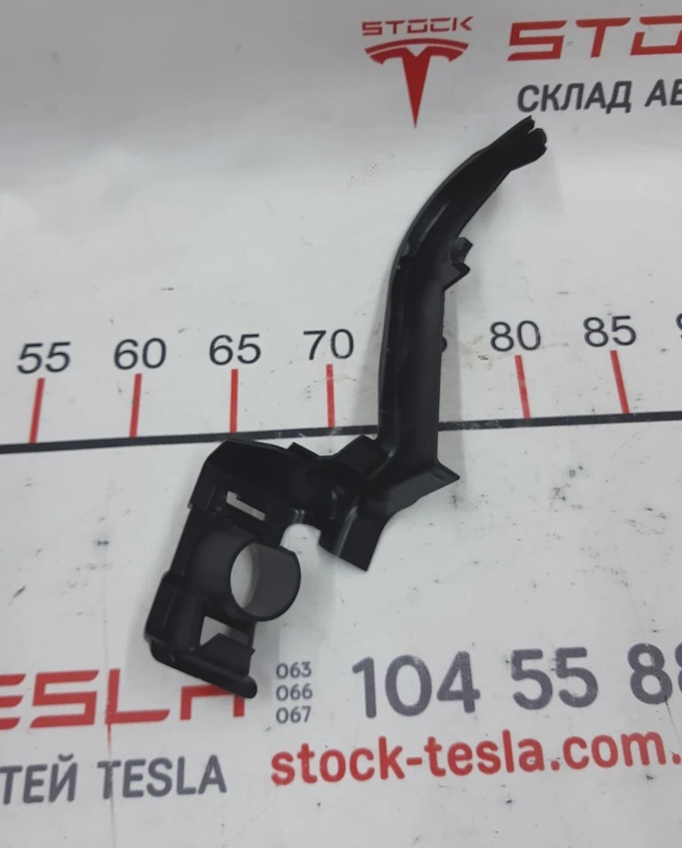 17 Кронштейн килимового покриття заднього багажника Tesla model X 1066955-99-A