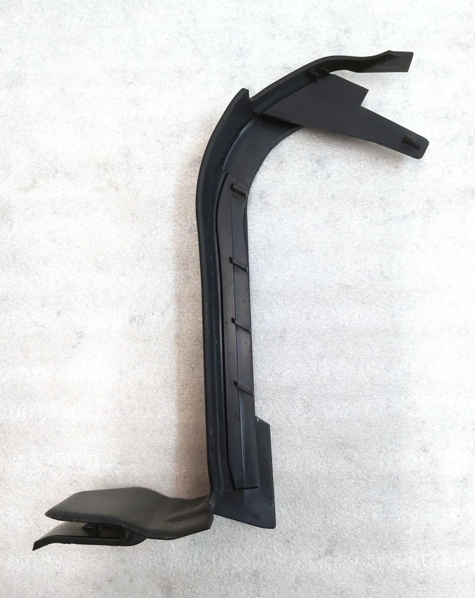 17 Кронштейн килимового покриття заднього багажника лівий Tesla model X 1066955-99-A