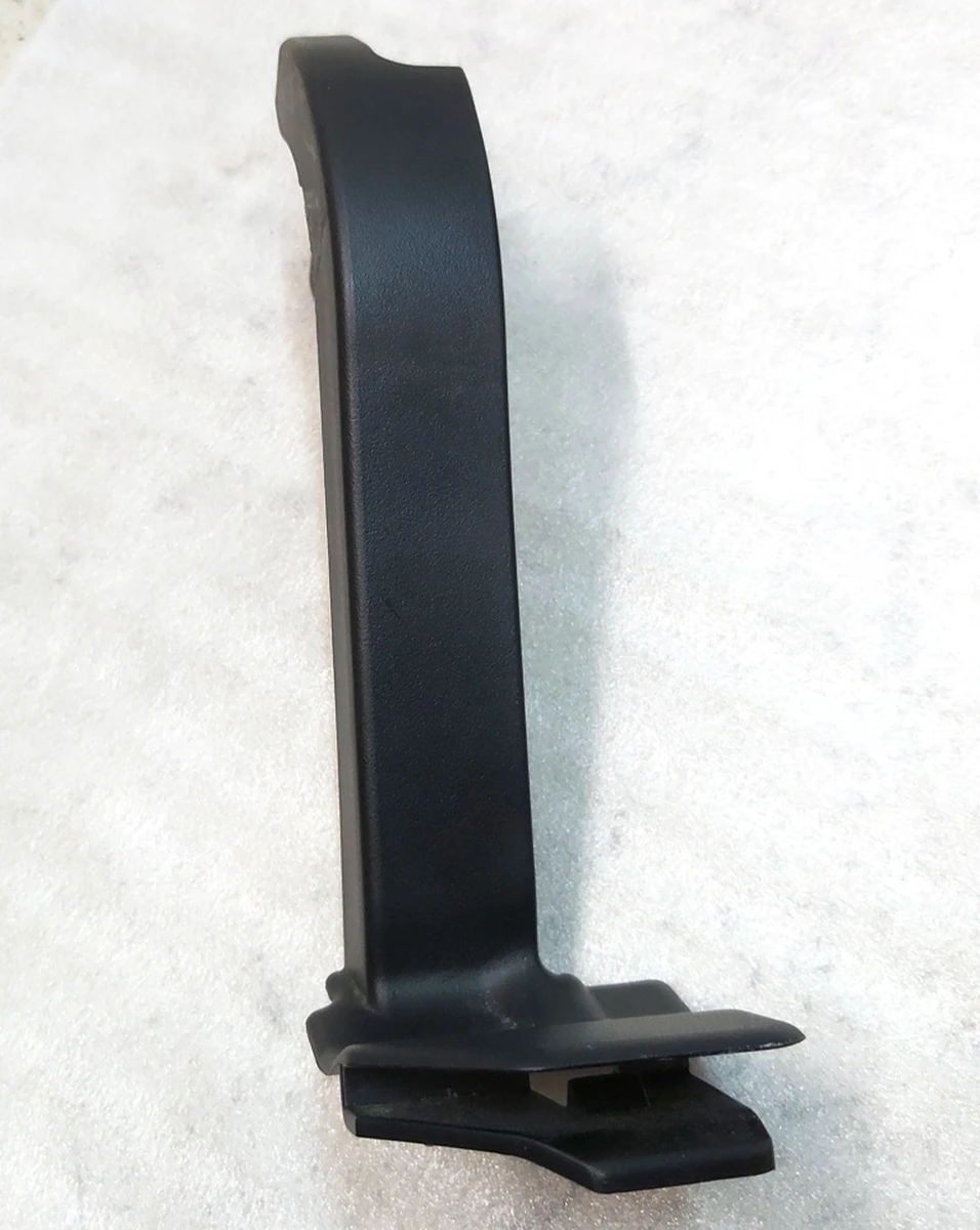 17 Кронштейн килимового покриття заднього багажника лівий Tesla model X 1066955-99-A