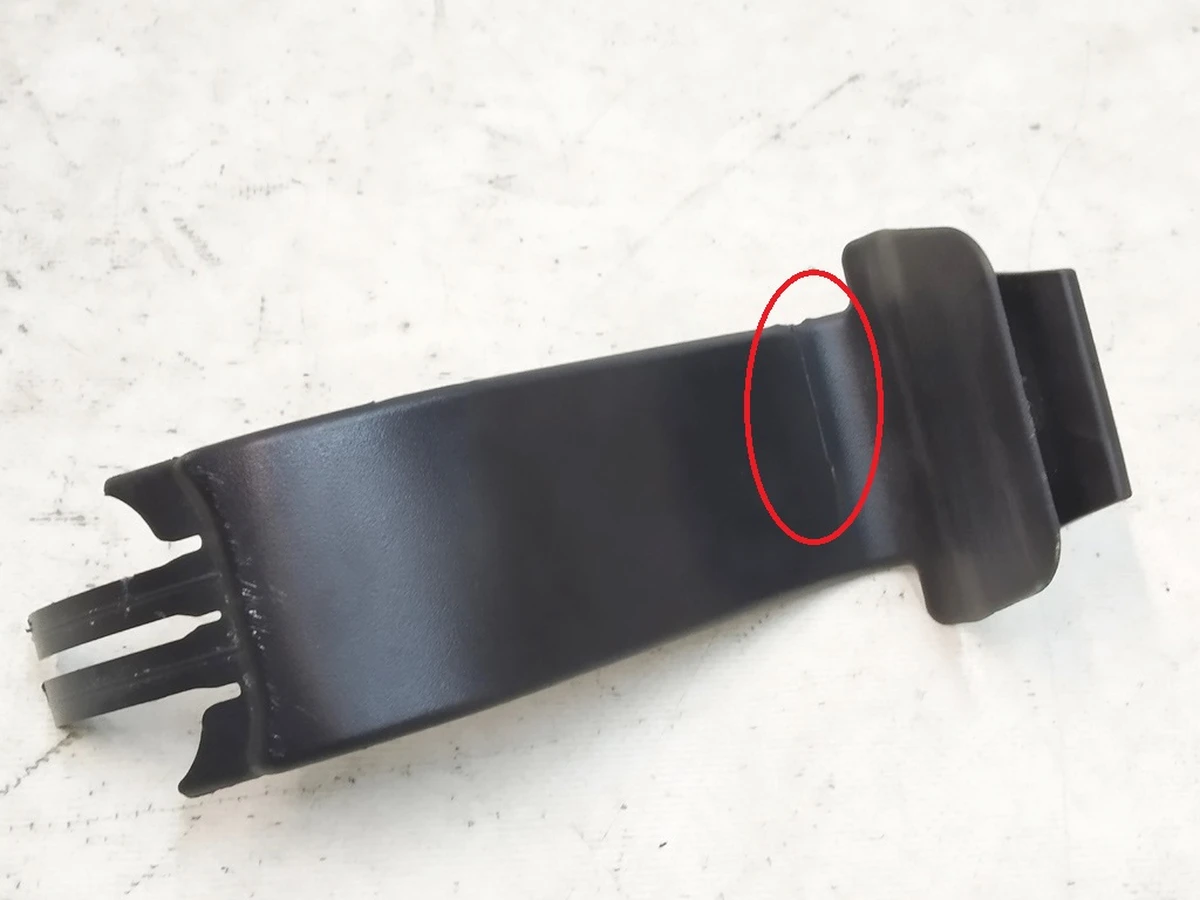 18 Seat bracket cover kelp center Tesla Model X 1066957-00-D