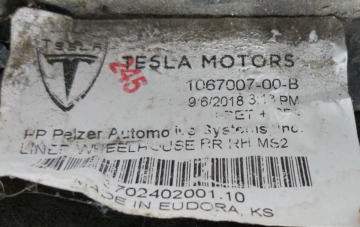 4 Підкрилок задній правий Tesla model S REST 1067007-00-D