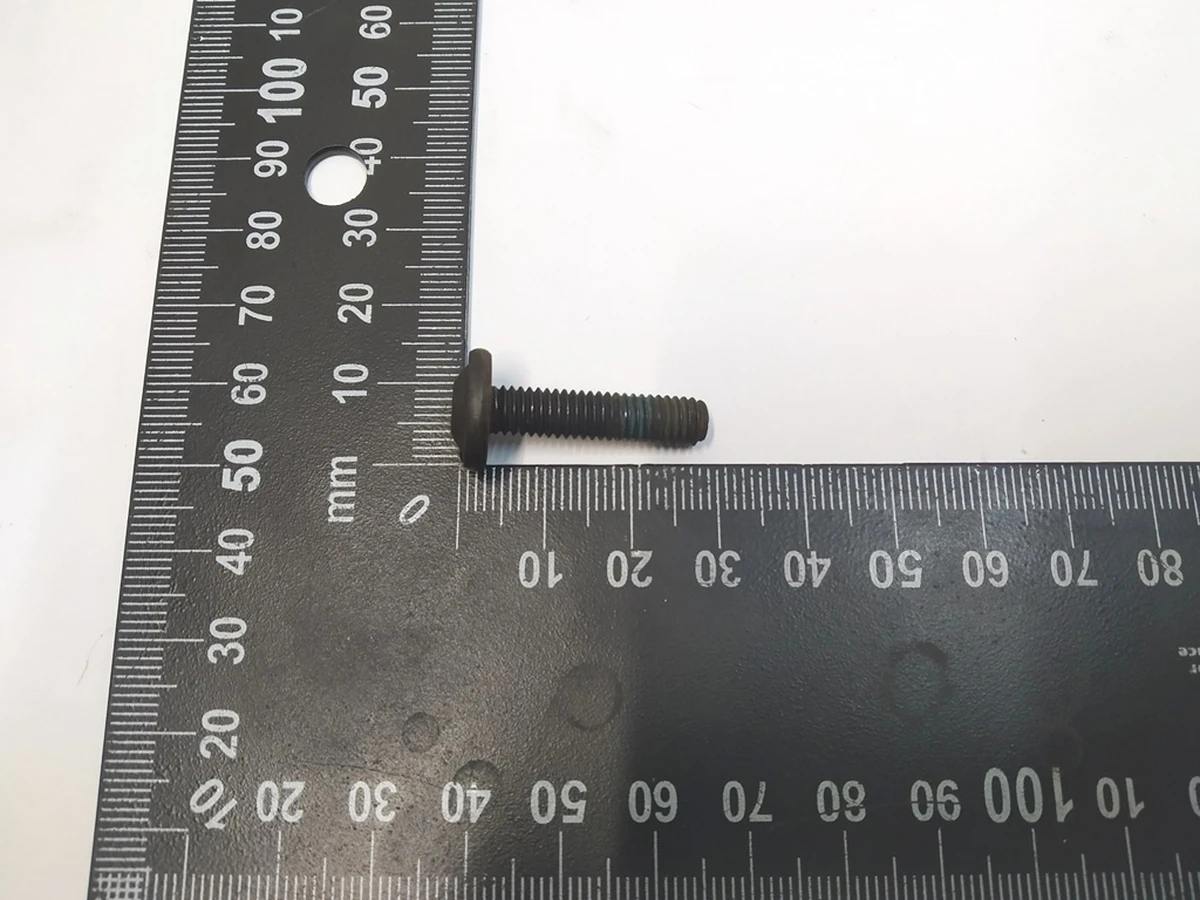 6 Болт підголівника M6X25 TRX LK CZ Tesla Model S REST, Model X 1067397-00-A.