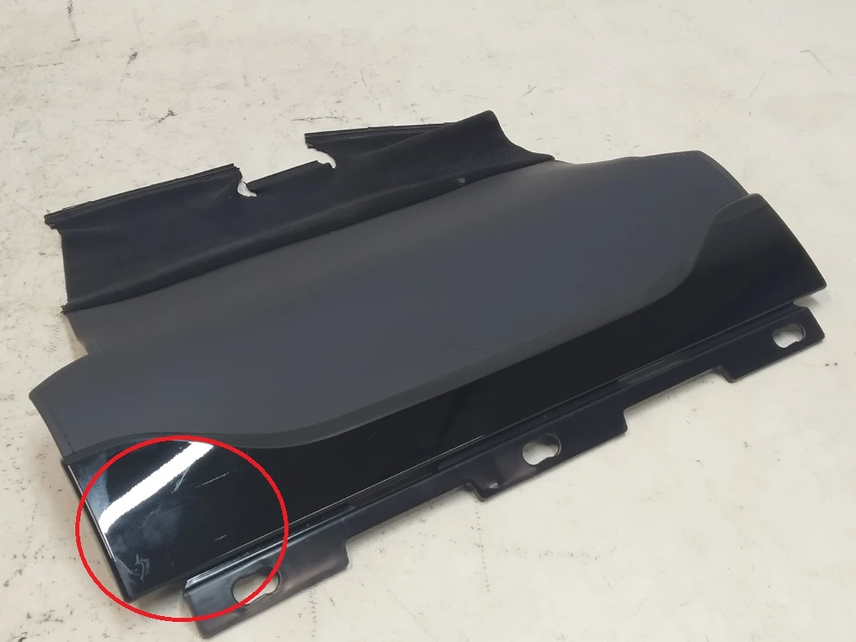 3 Чехол-накладка (кожа) нижняя водительского/пассажирского сиденья глянцевая Б/У Tesla Model S REST, Model X 1088150-00-B