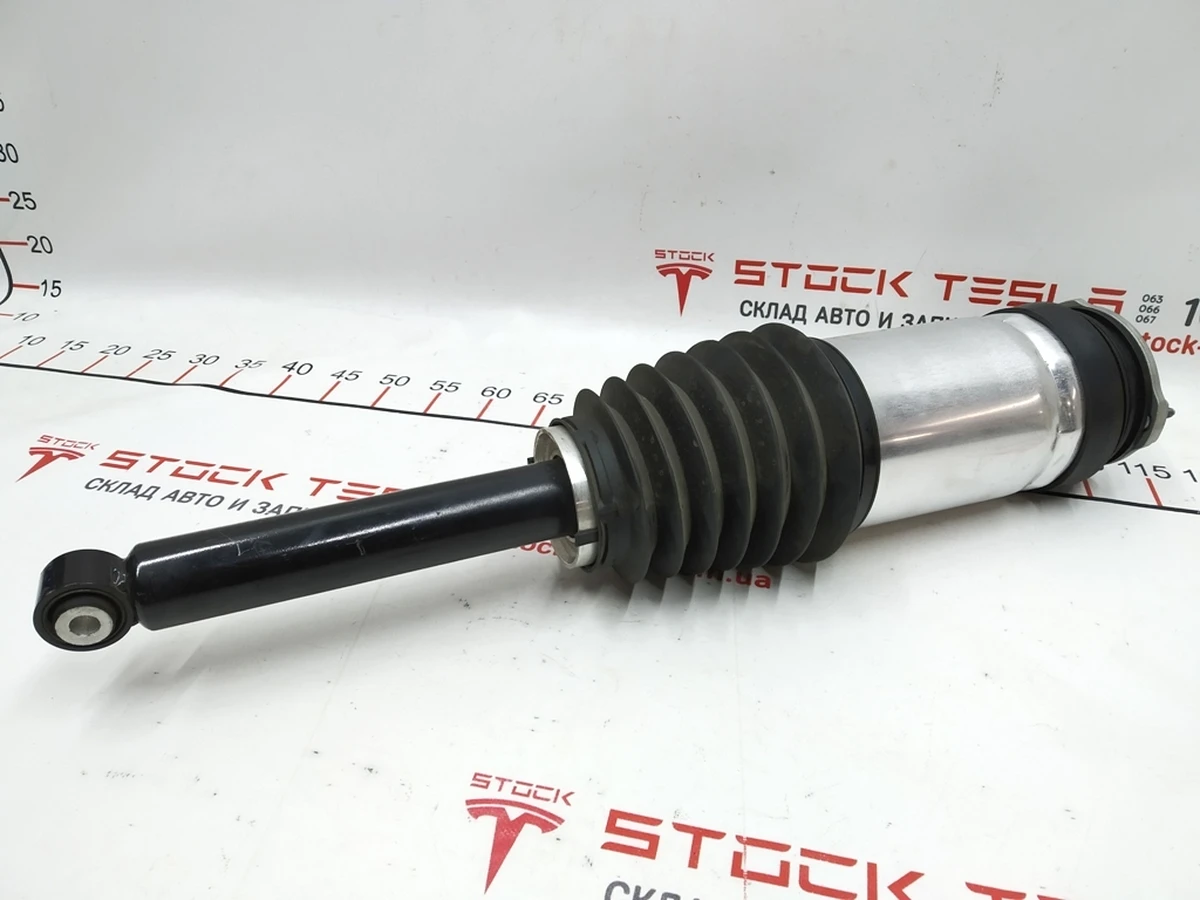 1 Модуль пневмо задній правий із пошкодженим сайлентблоком AWD Tesla model S REST 1067466-25-C